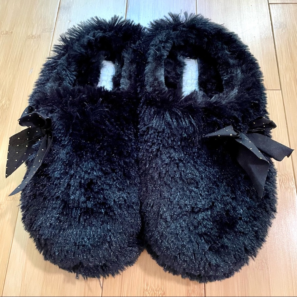 NWOT Jessica Simpson Fuzzy Slippers Size 7-8 - Picture 2 of 5